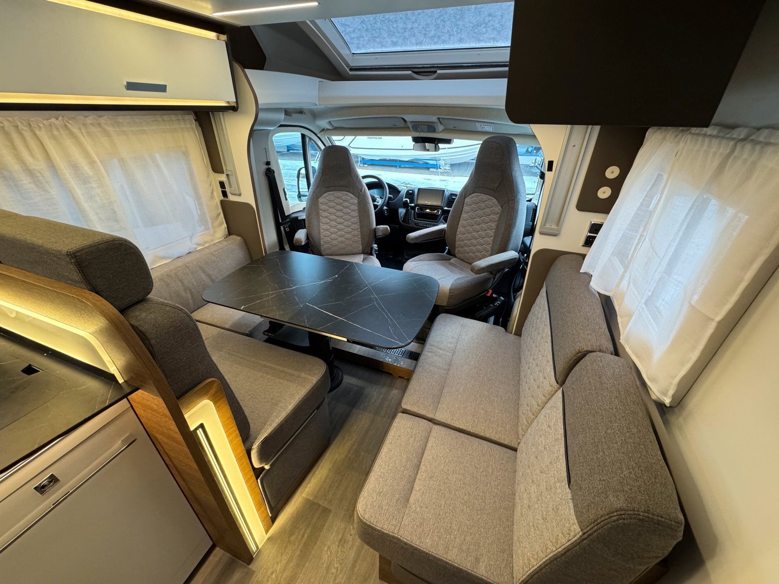 Camping Car Benimar Mileo 263 – Image 13