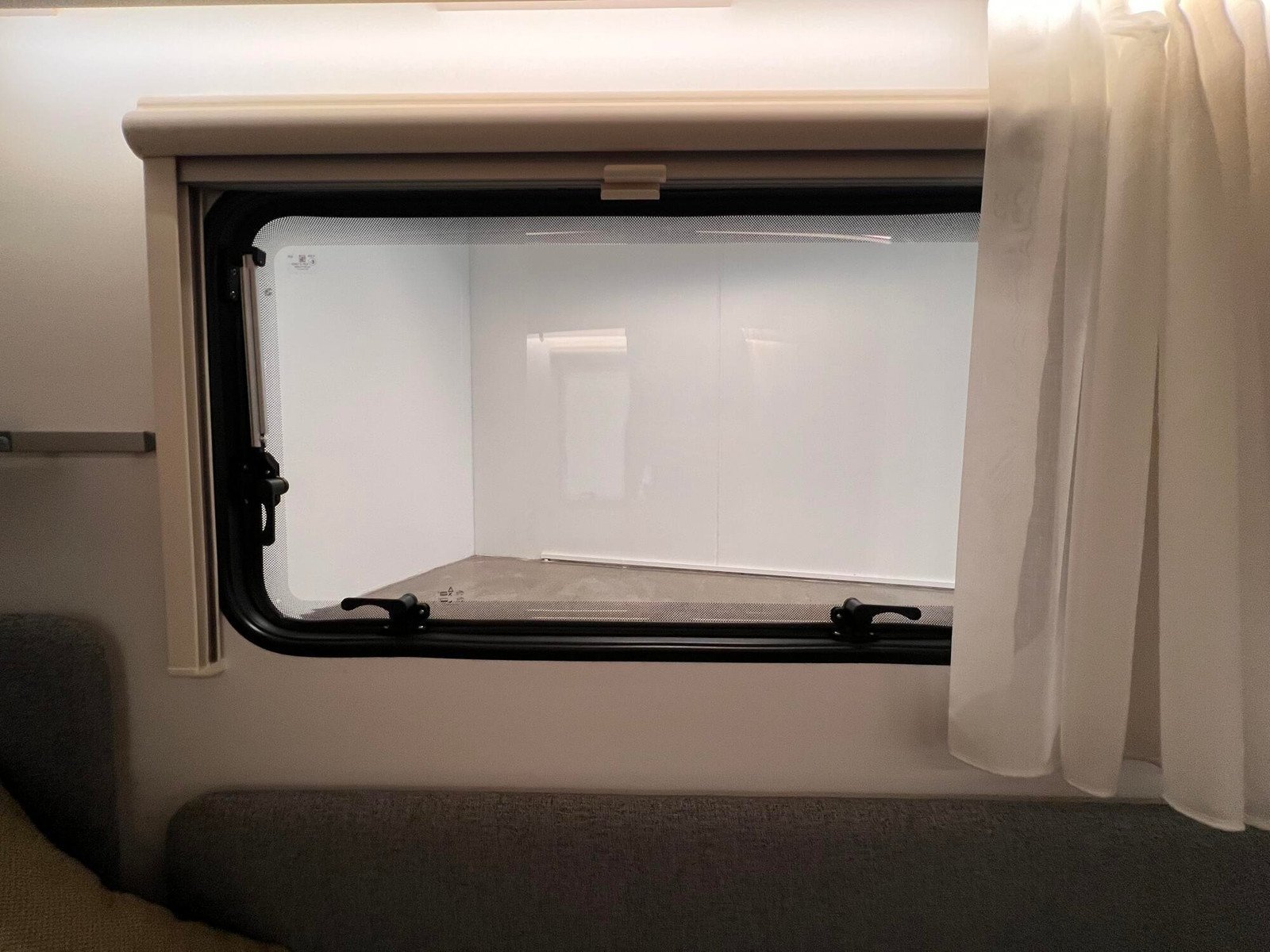 Caravane Adria Adora 613 HT – Image 12