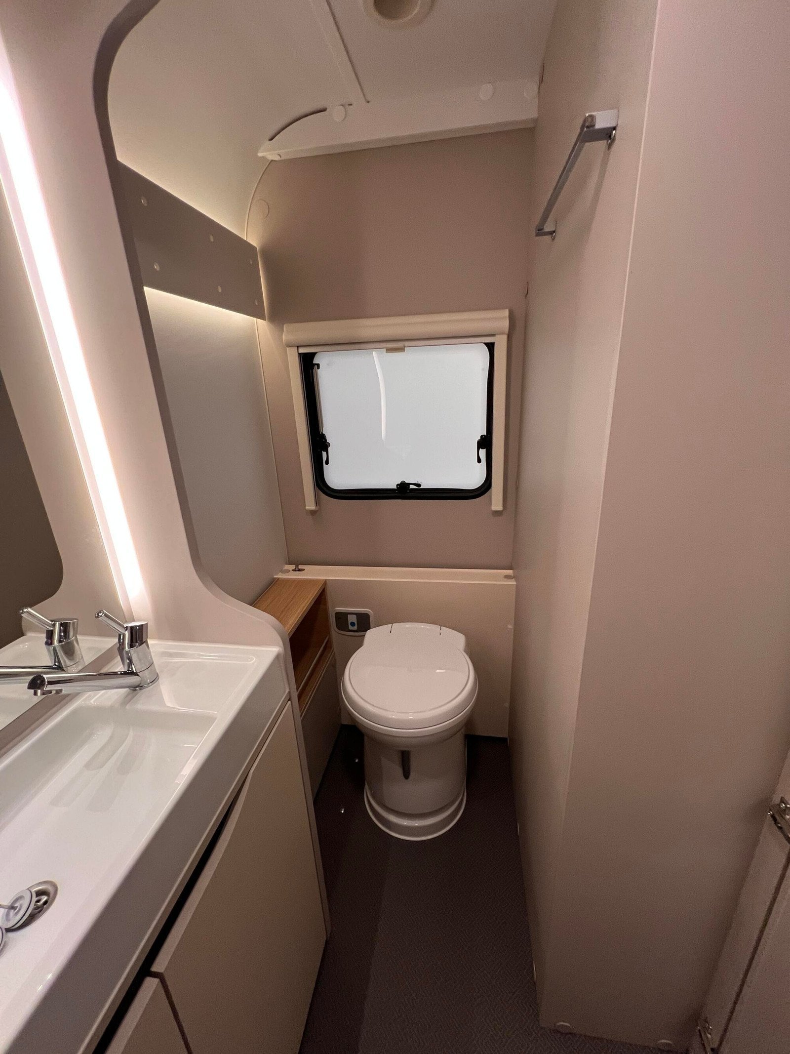 Caravane Adria Adora 613 HT – Image 15