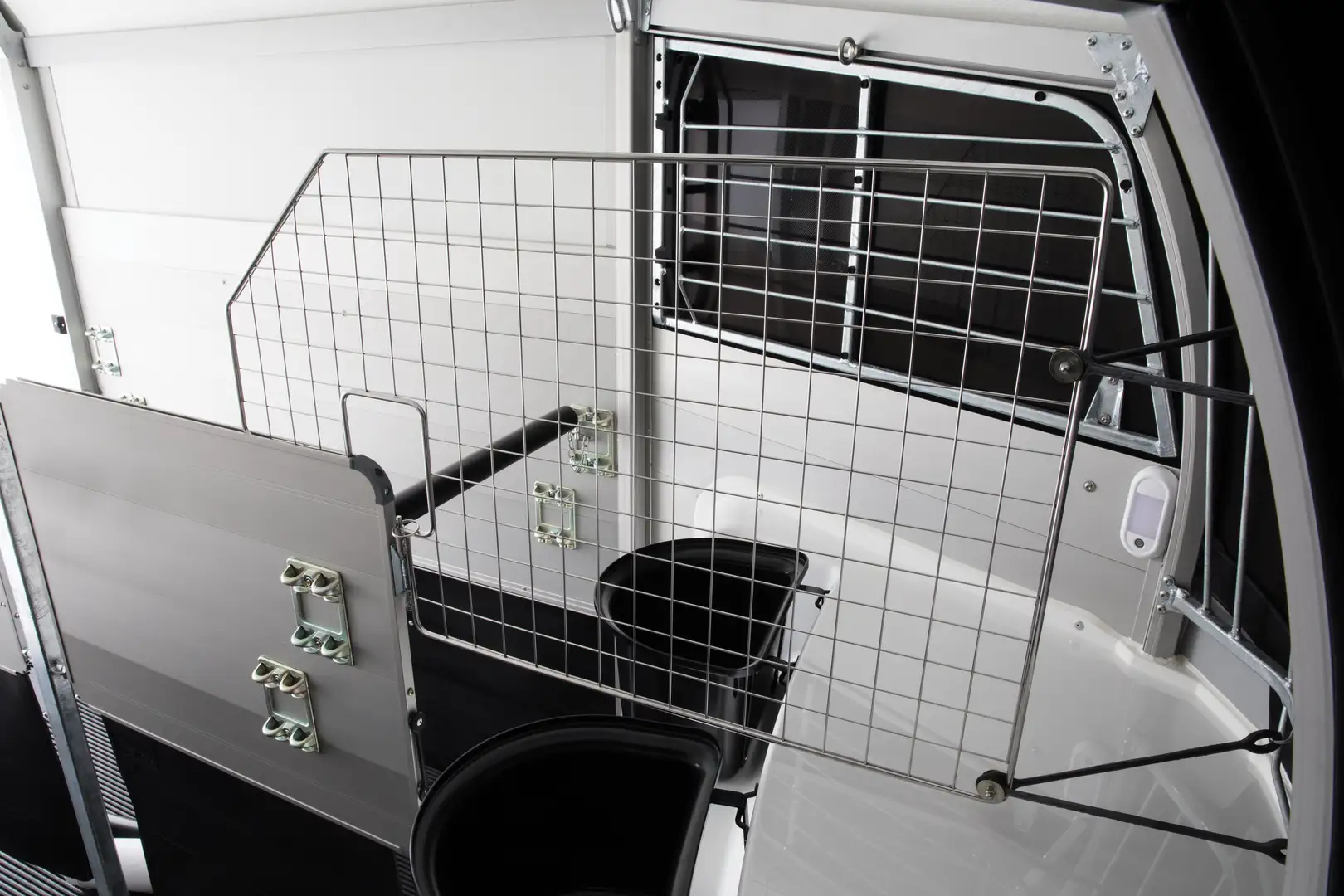 Van chevaux Ifor Williams HBX 511 avec sellerie – Image 6