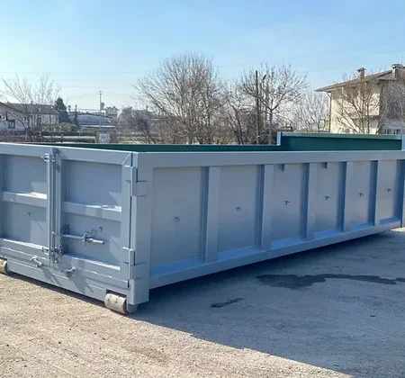 Conteneur roll-off avec enlèvement